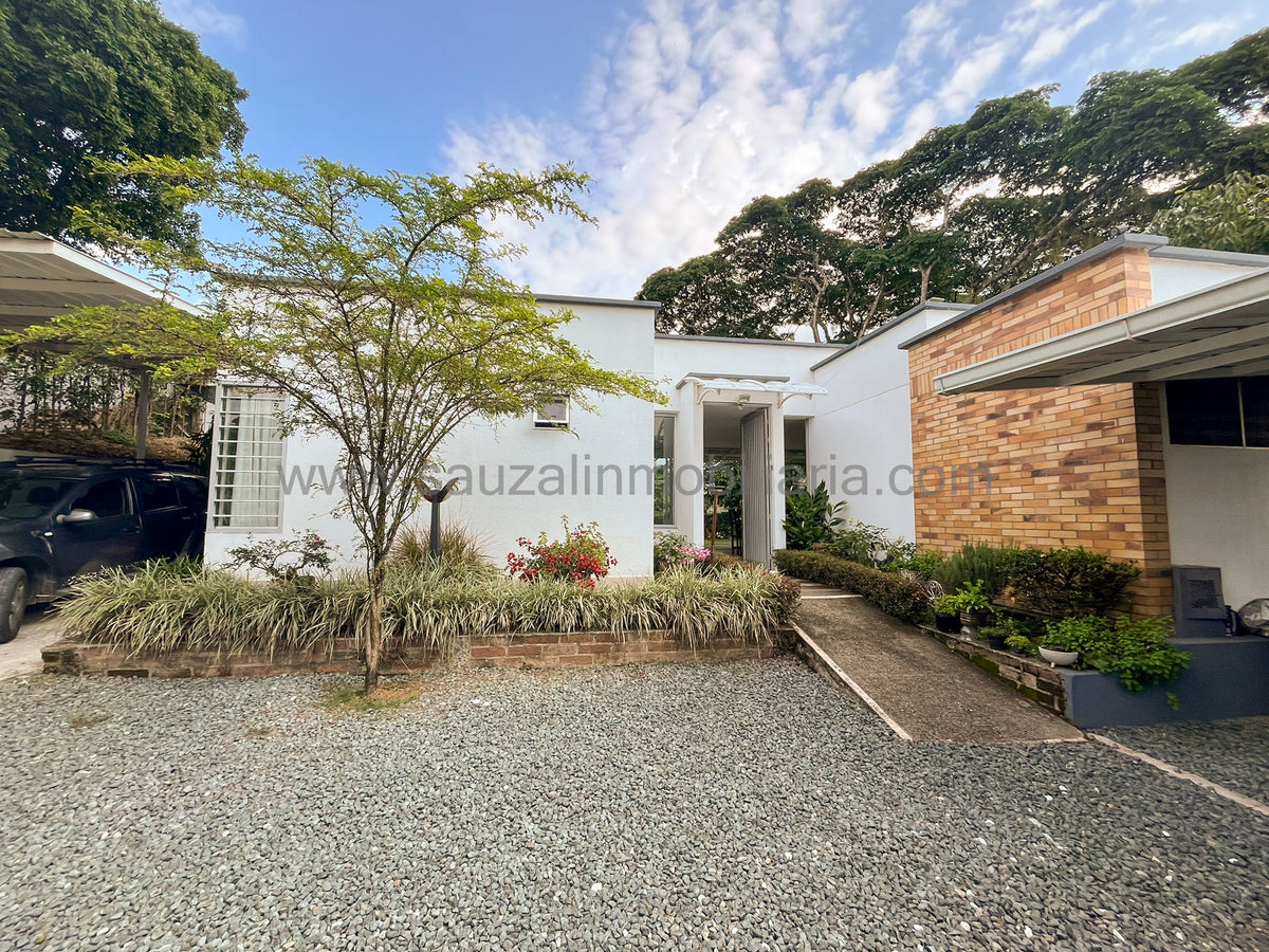 Exclusiva Casa Campestre en Condominio