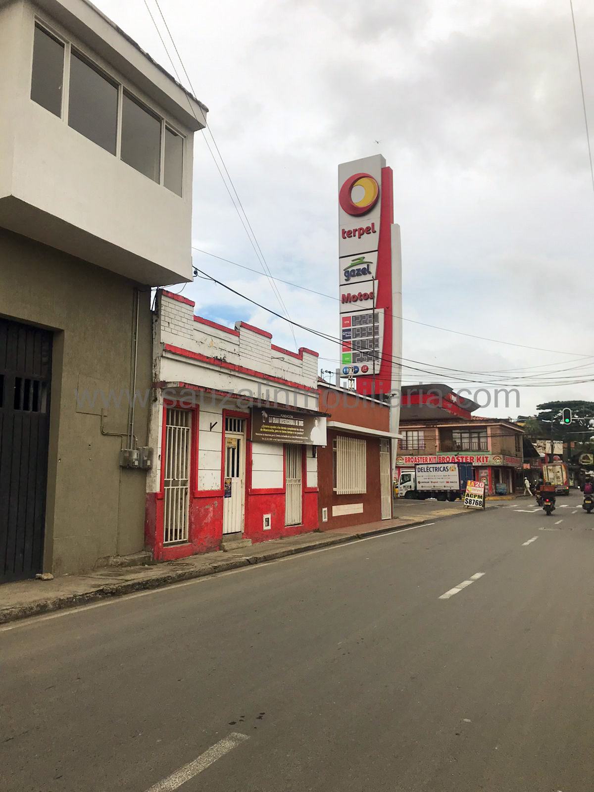 Bodega Comercial Sobre la Carrera 4