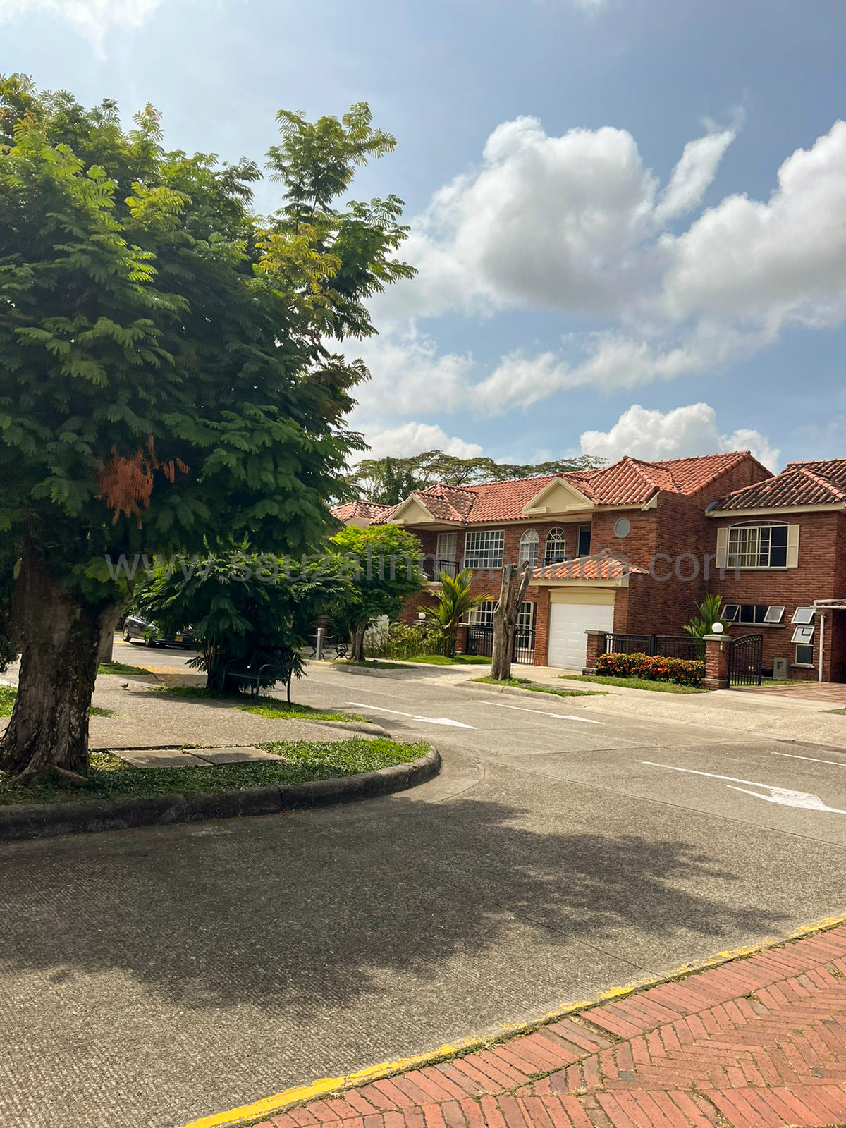 Casa en Condominio Residencial en el Barrio Pinares, Pereira