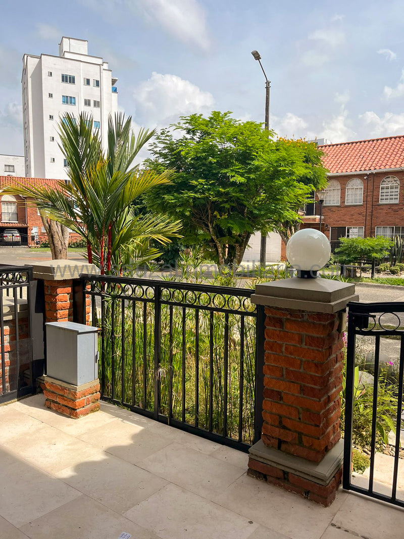 Casa en Condominio Residencial en el Barrio Pinares, Pereira