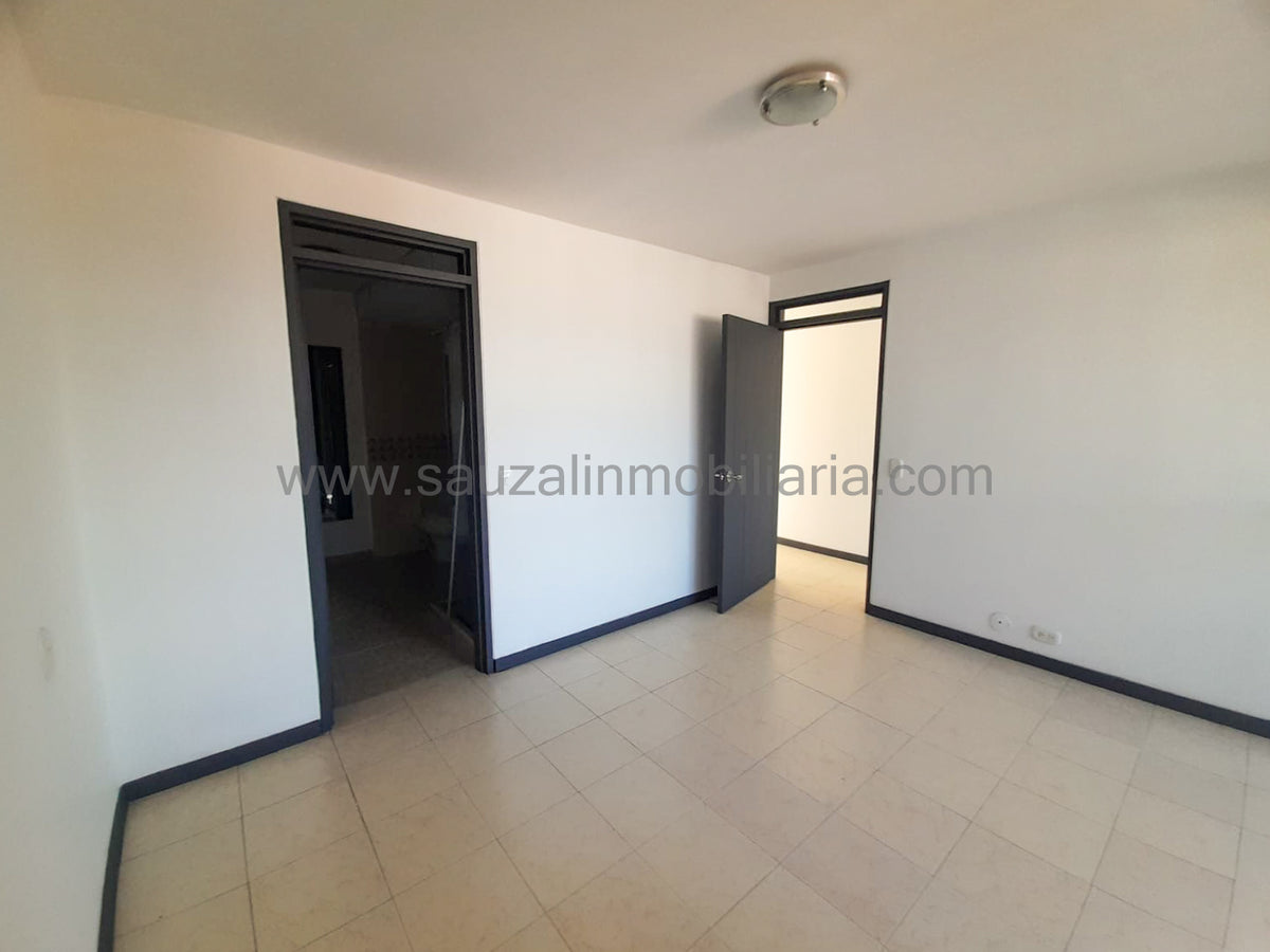 Apartamento en la Urbanización Santa Lucía, Cuarto Piso