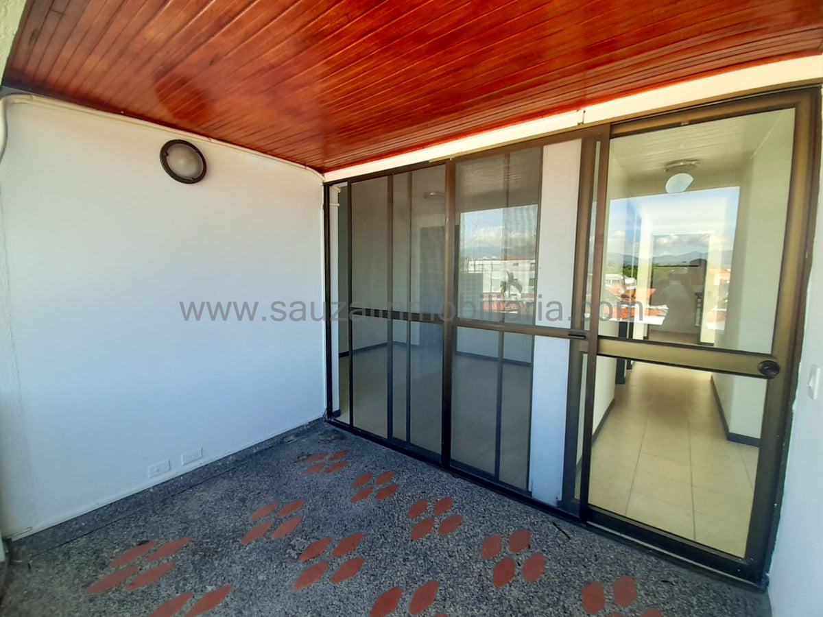 Apartamento en la Urbanización Santa Lucía, Cuarto Piso