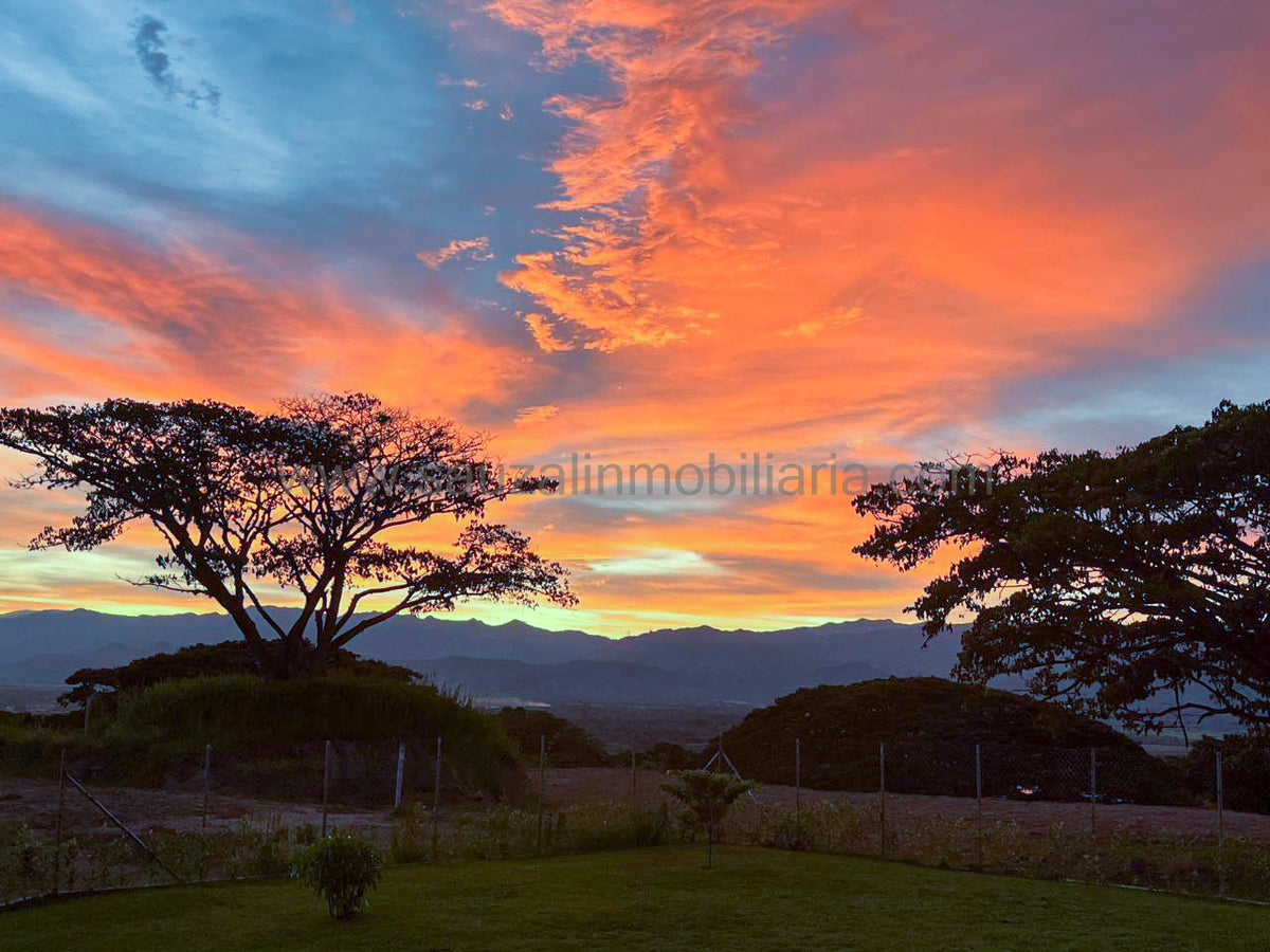 Casa Campestre en el Condominio El Cortijo, Cerritos