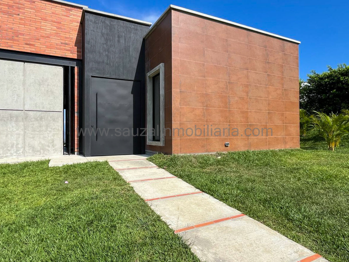 Casa Campestre en el Condominio El Cortijo, Cerritos