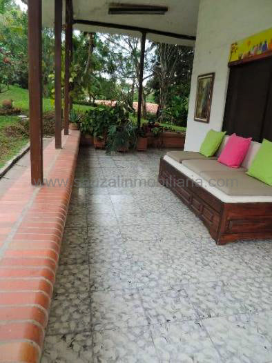 Casa Campestre Vía Santa Ana, Frente al Batallón