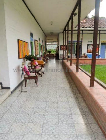 Casa Campestre Vía Santa Ana, Frente al Batallón