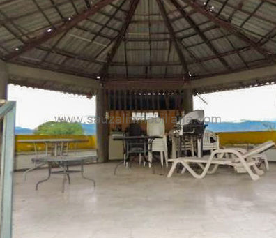 Casa Campestre Vía Santa Ana, Frente al Batallón