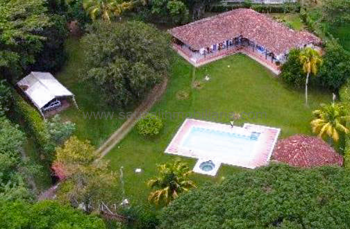 Casa Campestre Vía Santa Ana, Frente al Batallón