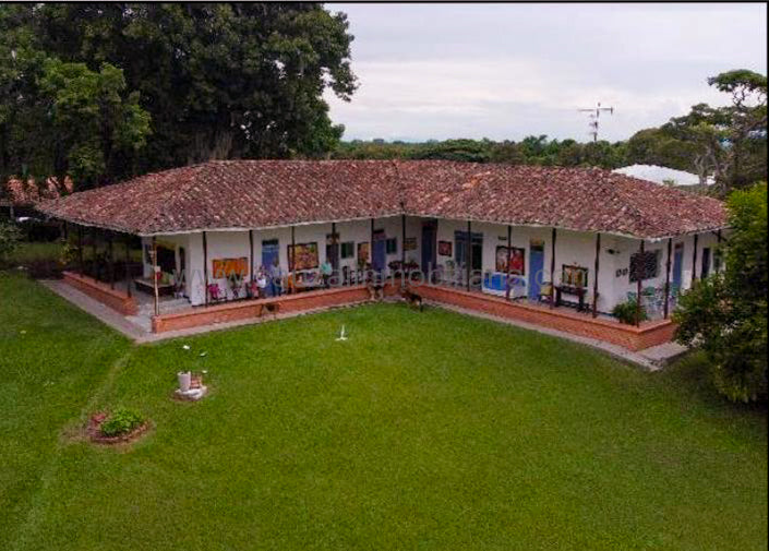 Casa Campestre Vía Santa Ana, Frente al Batallón