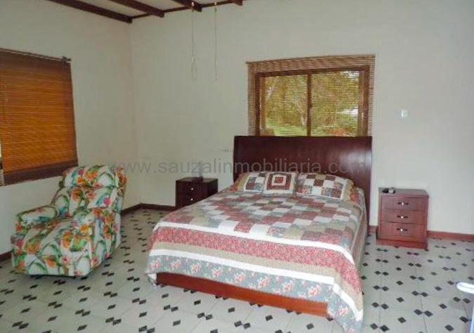 Casa Campestre Vía Santa Ana, Frente al Batallón