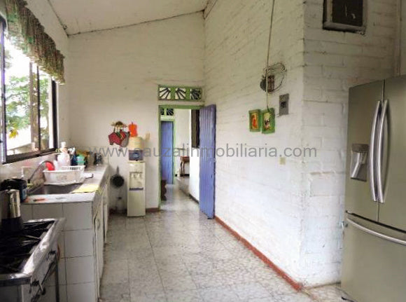 Casa Campestre Vía Santa Ana, Frente al Batallón