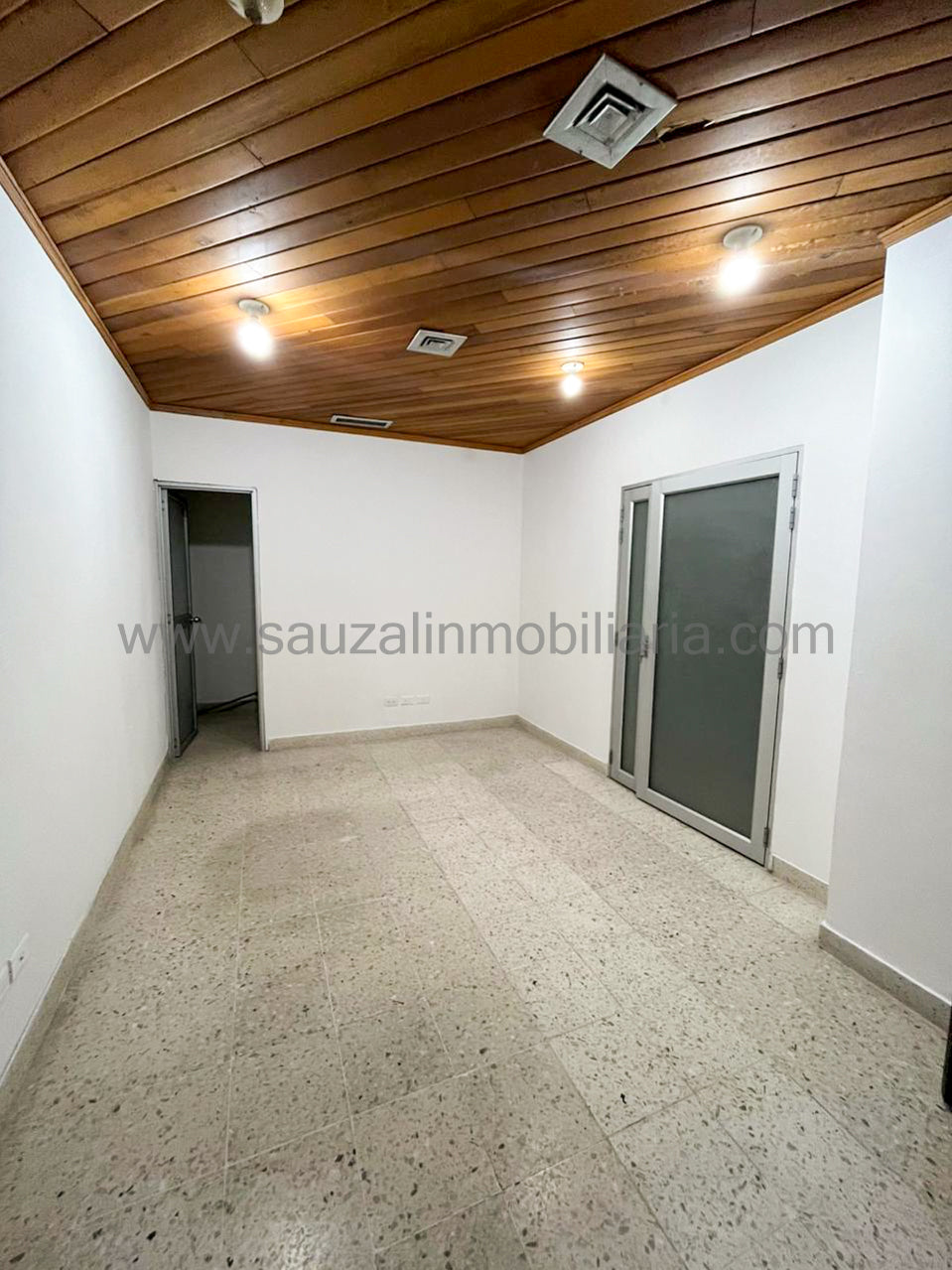 Local Comercial en el Centro Comercial Santa Lucía