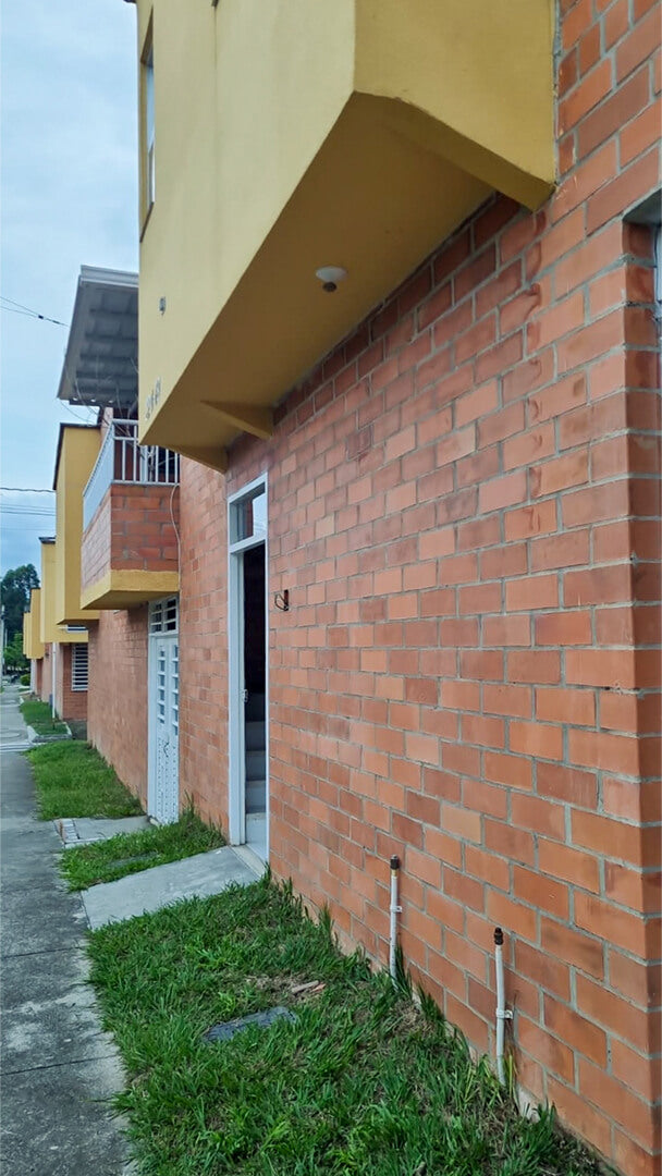 Casa Esquinera en la Urbanización Emaús