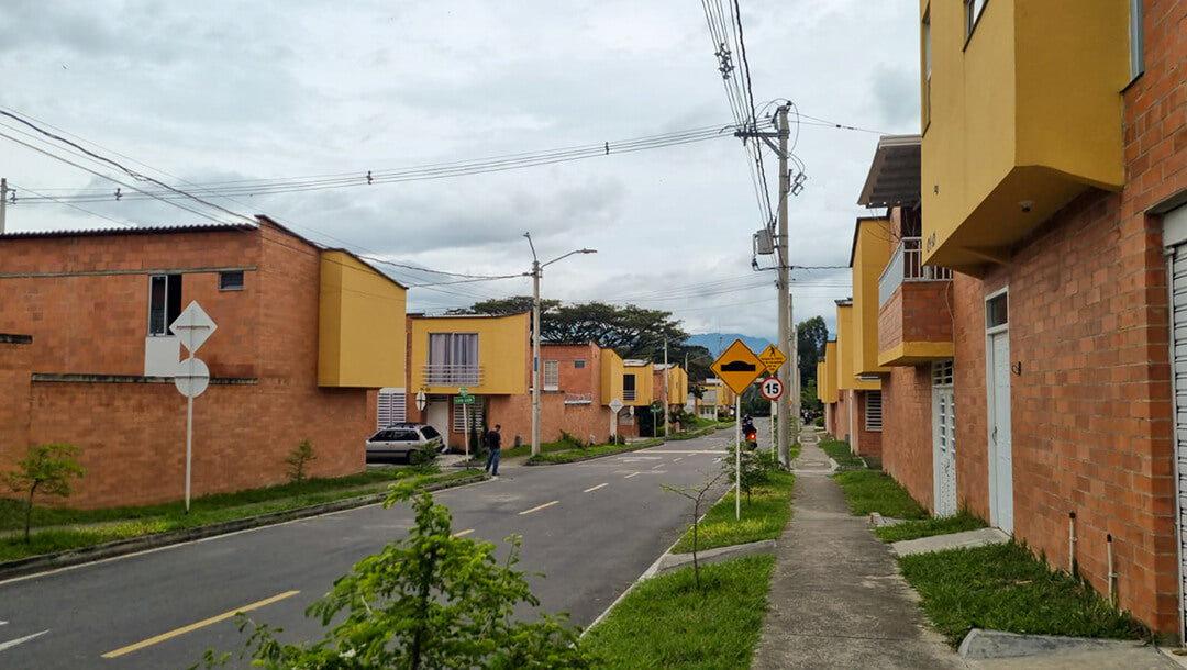 Casa Esquinera en la Urbanización Emaús