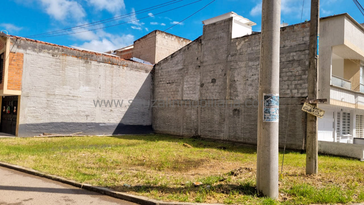 Lote Esquinero en el Barrio Terrazas del Llano