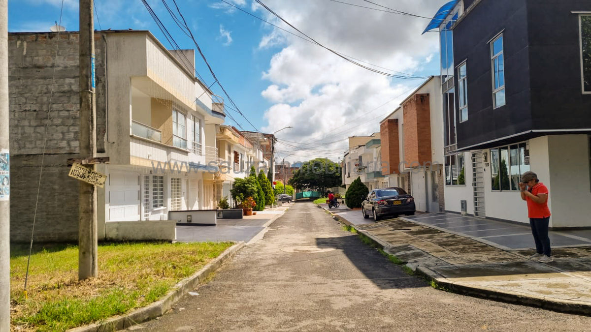 Lote Esquinero en el Barrio Terrazas del Llano