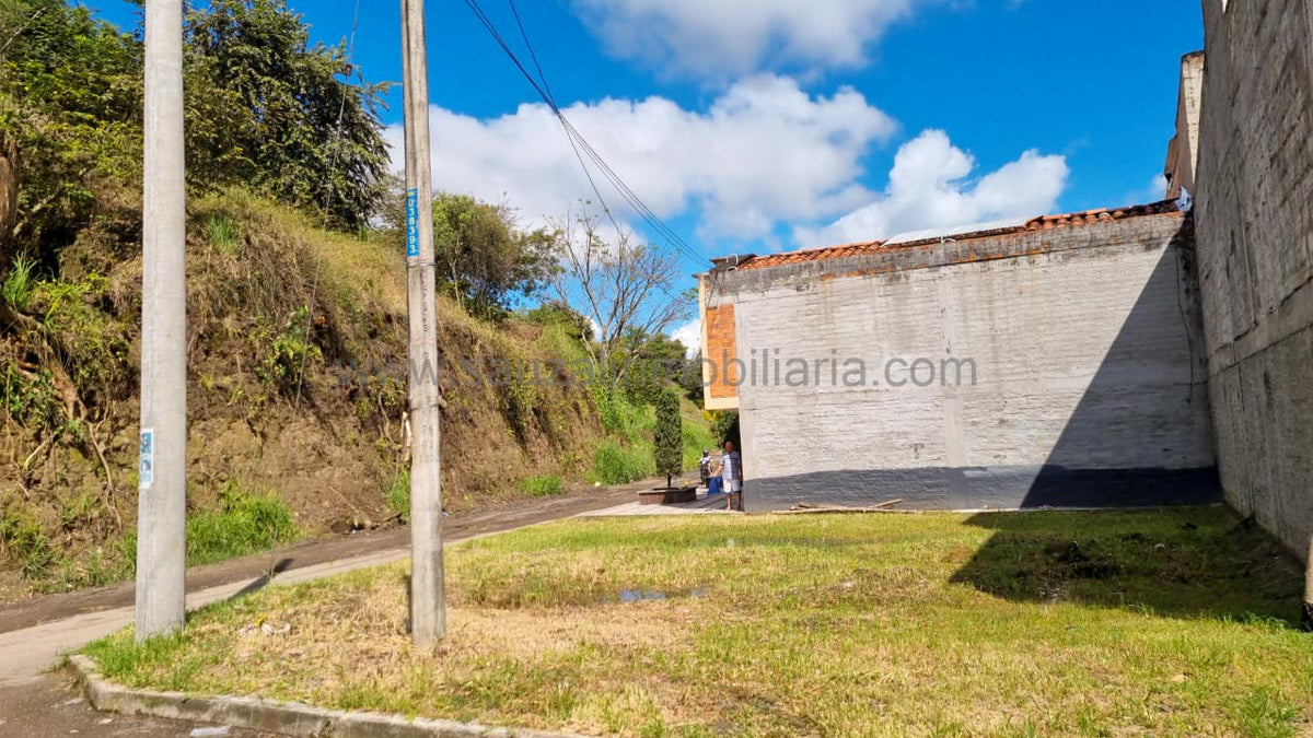 Lote Esquinero en el Barrio Terrazas del Llano