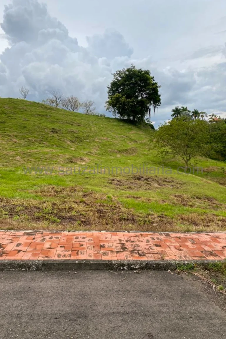 Lote en el Condominio Colinas del Campestre