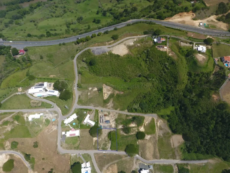 Lote en Exclusivo Condominio Campestre Vía Cerritos